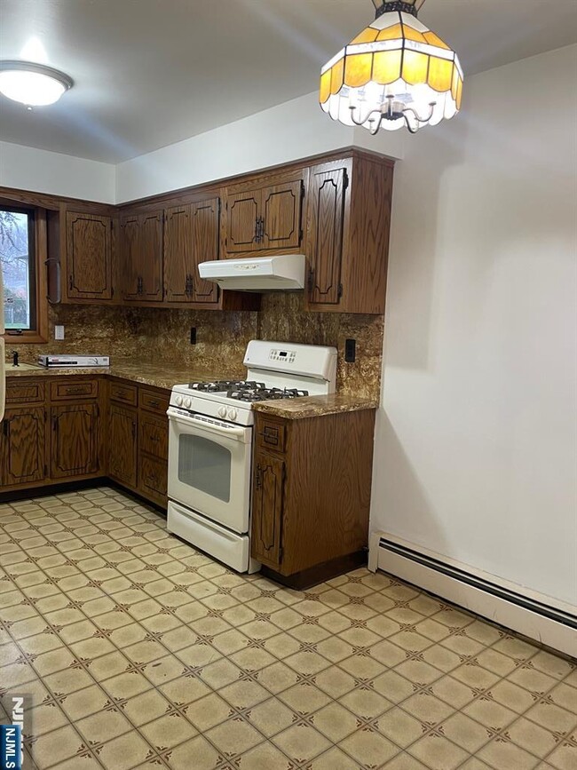 Building Photo - 409 E Phillip Ave