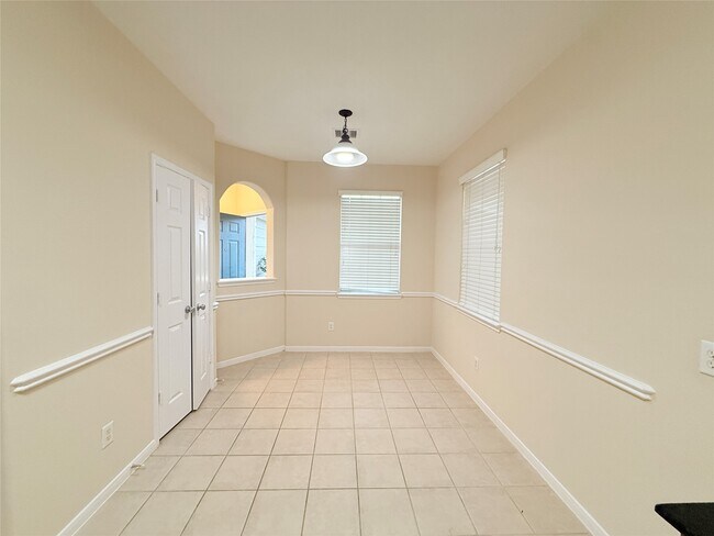 Building Photo - 6346 Wilshire Ridge