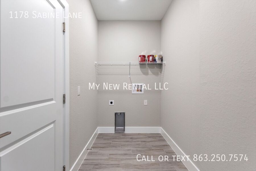 Building Photo - 1178 Sabine Ln