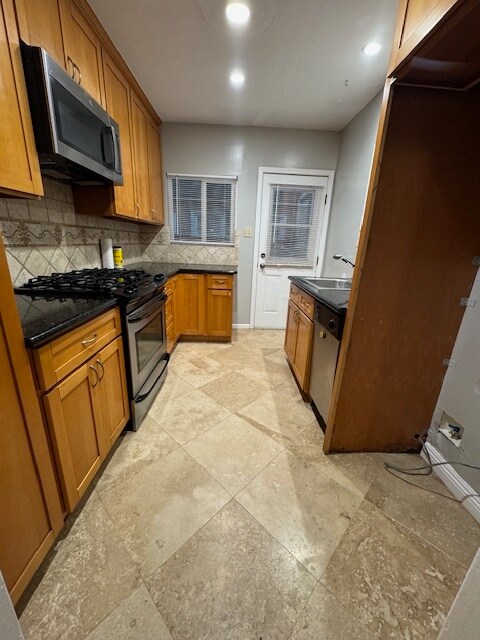 Building Photo - 15312 Ermanita Ave