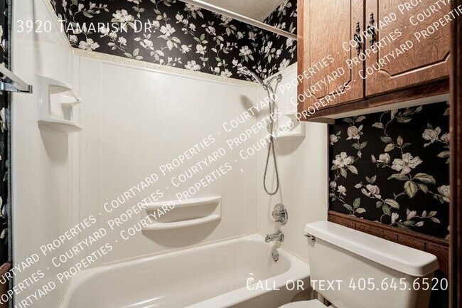 Building Photo - 3920 Tamarisk Dr