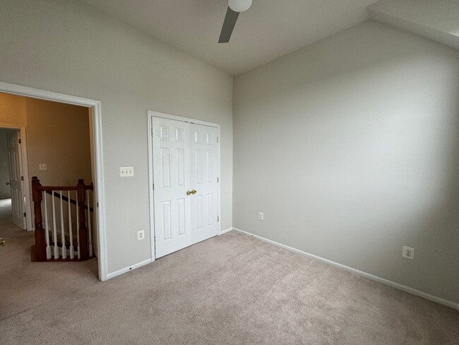 Building Photo - Fantastic 3 Bed 2.5 Bath Brick Townhome In...