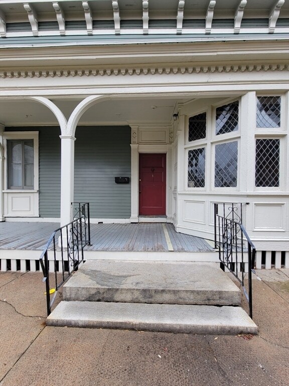 Building Photo - 172 Nesmith St