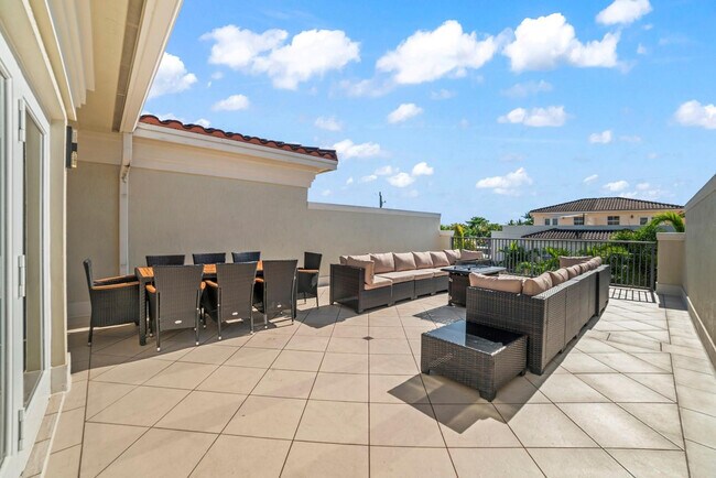 Building Photo - 1849 NE 26th Ave