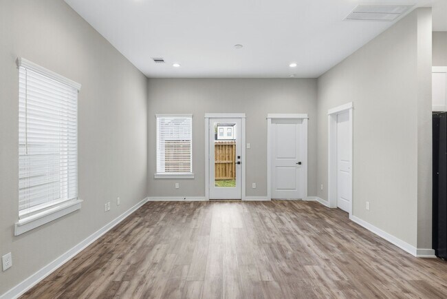 Building Photo - 411 Stonework Garden Ln