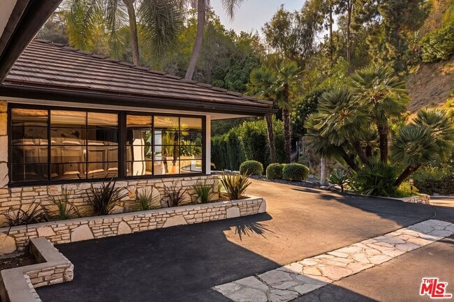 Building Photo - 10122 Sunbrook Dr