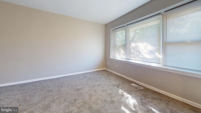 Building Photo - 2037 Beyer Ave