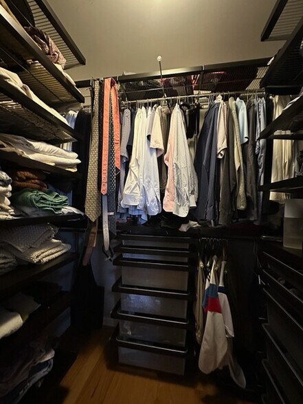 Walk in closet 2 - 1901 S Louie Pkwy