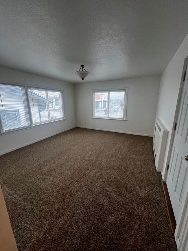 Building Photo - 422 S 5th Ave