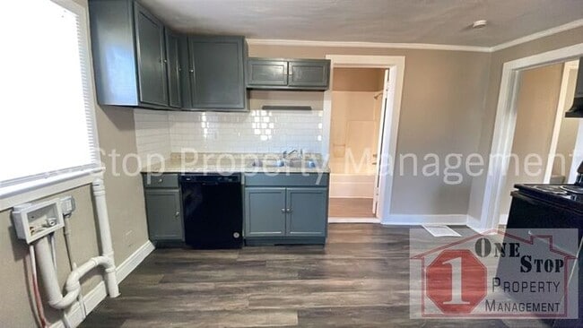 Building Photo - 3-bedroom, 2-bath in Liberty