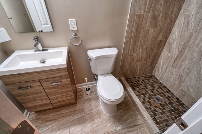 Building Photo - 28 54th St SE