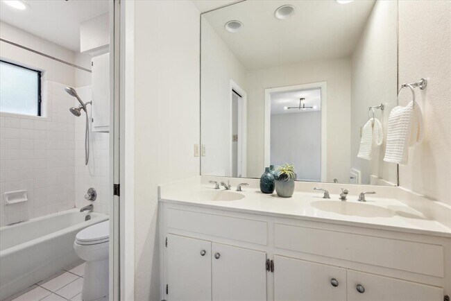 Building Photo - 3609 Peregrine Falcon Dr
