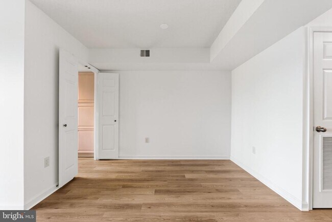 Building Photo - 2151 Jamieson Ave
