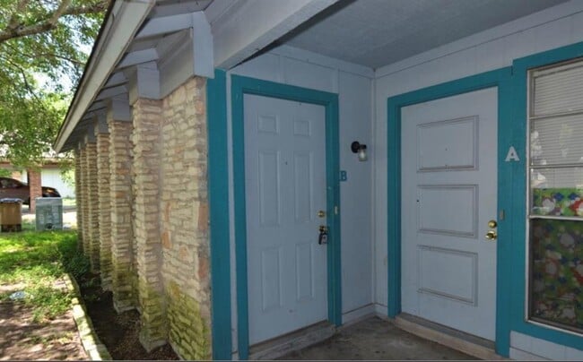 Building Photo - 10801 Lanshire Dr