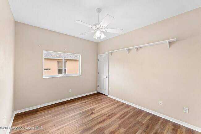 Building Photo - 1774 Sun Gazer Dr