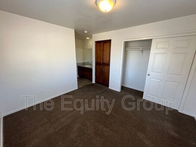 Building Photo - 2133 W Lark Ave