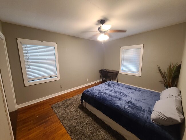 Building Photo - 207 Edwards St