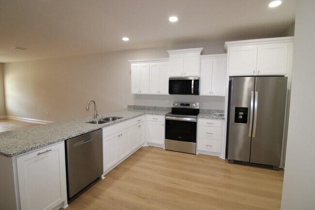 Building Photo - 324 S 5th St