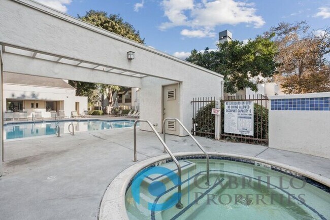 Building Photo - 2236 River Run Dr