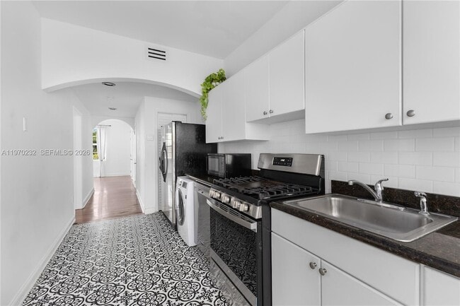 Building Photo - 1027 Euclid Ave