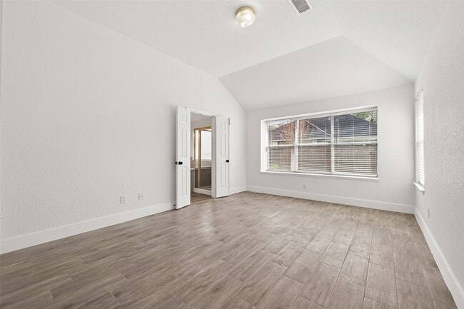 Building Photo - 3143 Oakwood Run Dr