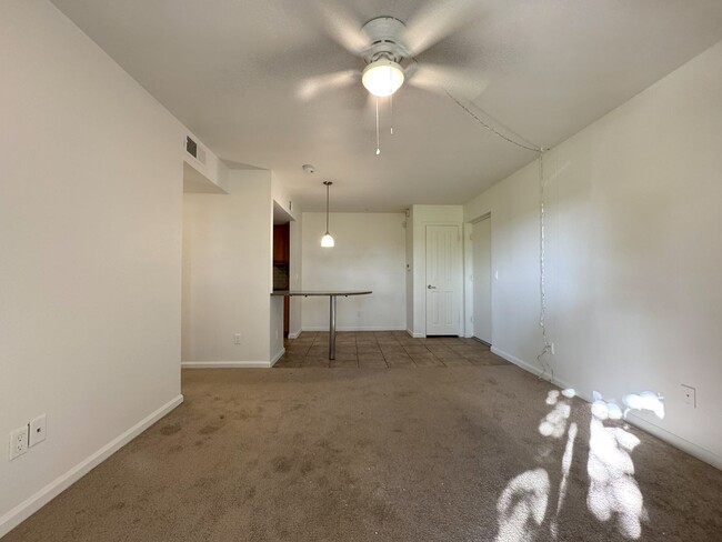 Building Photo - **MOVE IN SPECIAL***2ND FLOOR ONE BEDROOM ...