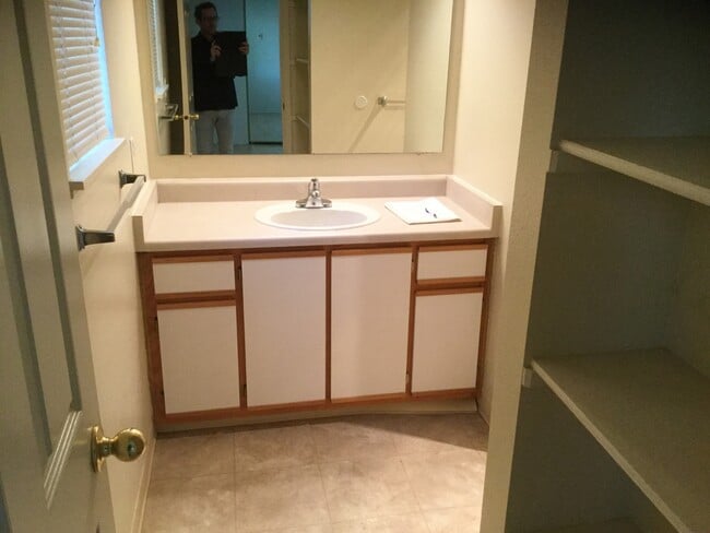 Building Photo - 7117 SW Sagert St