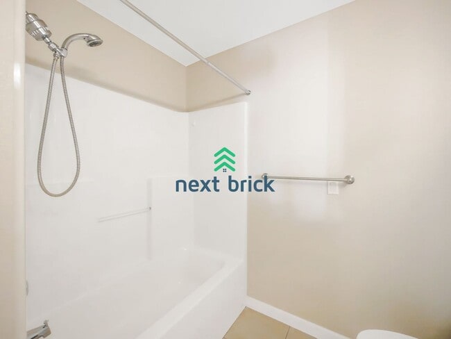 Building Photo - 1 Bed and 1 Bath Stunning Redmond DT Condo...