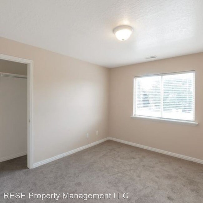 Building Photo - 3 br, 2 bath House - 3397 E Ridge Rd #8