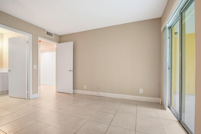 Building Photo - 516 Meadows Cir