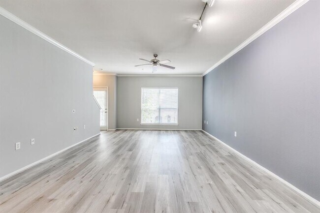 Building Photo - 9200 Westheimer Rd
