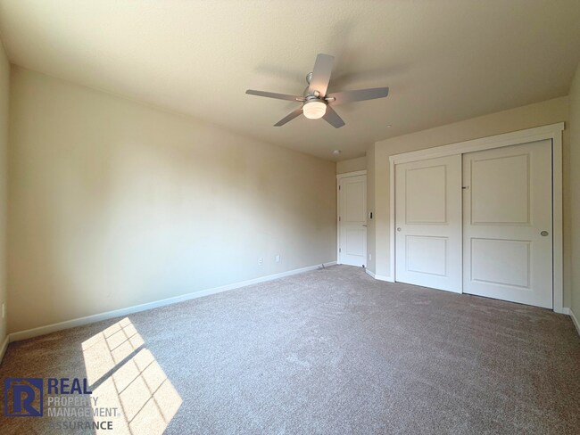 Building Photo - Modern Beaverton 3BR/3BA Townhome with Garage Near Nike & Intel