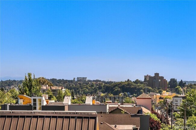 Building Photo - 1112 13th Ave