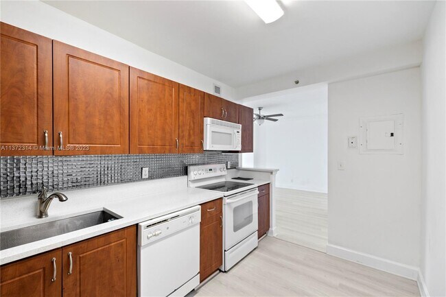 Building Photo - 401 69th St