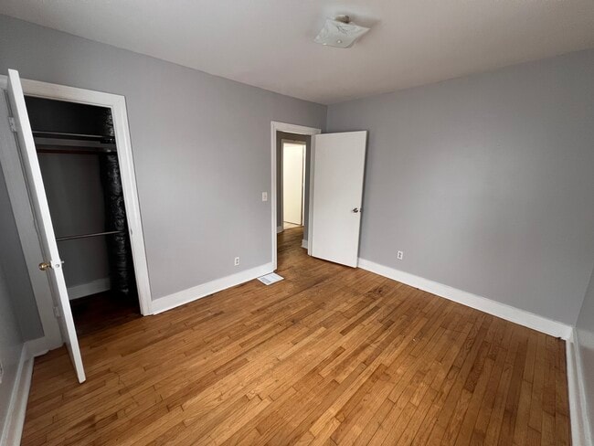 Building Photo - 606 Kingwood Dr