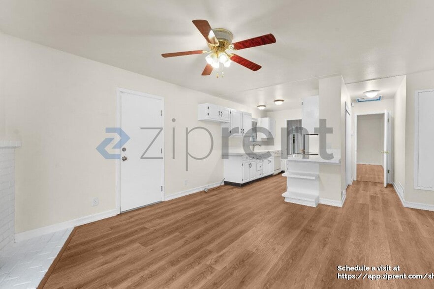 Building Photo - 9033 Fashion Dr