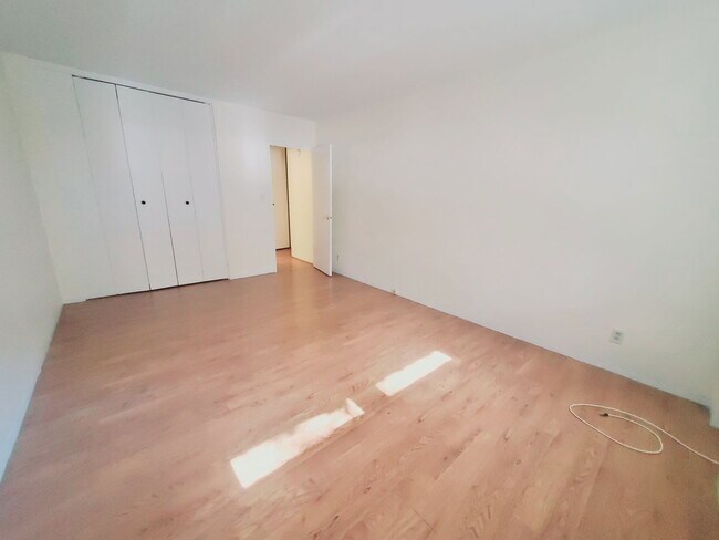 Building Photo - 444 Bedford St