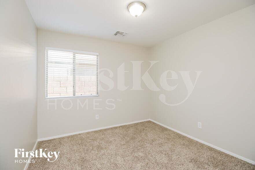 Building Photo - 18582 W Vogel Ave