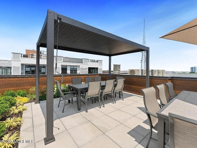 Building Photo - 27 3rd Ave