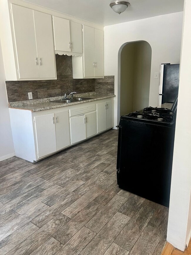 Building Photo - Unit 1406 1/2