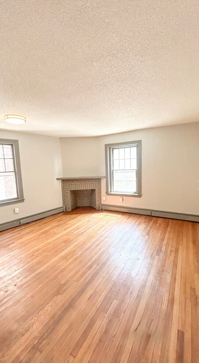 Building Photo - 926 Asylum Ave