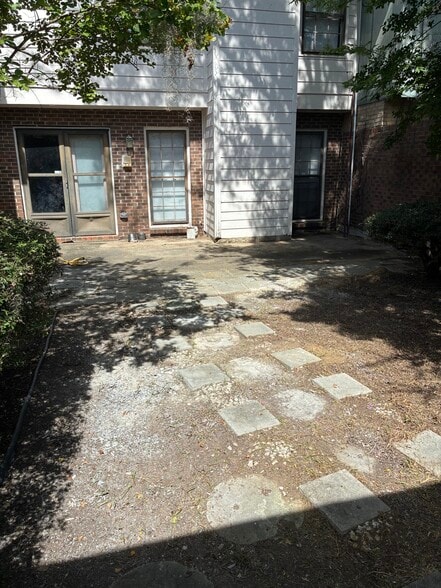 Building Photo - 5577 Carriage Brook Rd