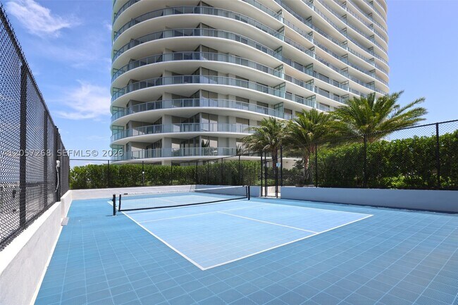 Building Photo - 2411 Laguna Cir