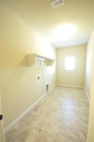 Building Photo - 600 Falcon Dr