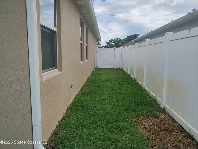 Building Photo - 920 Covington Ct