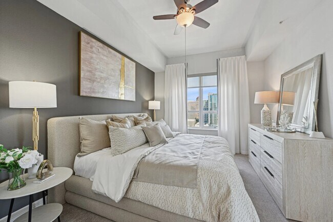 Building Photo - City Living with a Touch of Luxury!