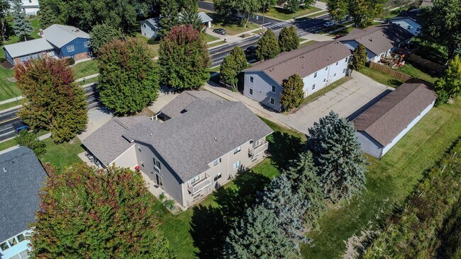 Building Photo - Broadway Drive - Sun Prairie