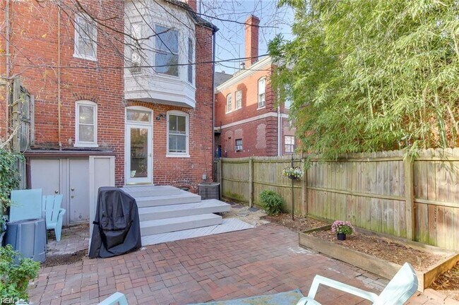 Building Photo - 632 Redgate Ave