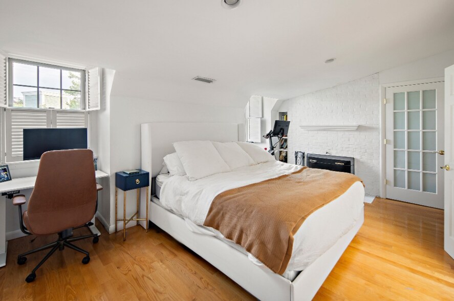 Building Photo - 1 Devens St