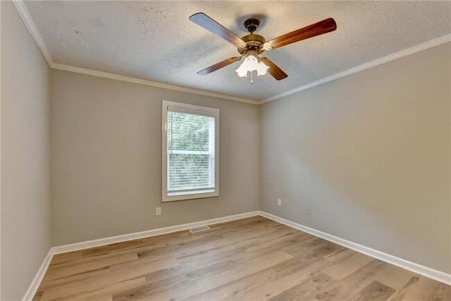 Building Photo - 3876 Meadow Creek Dr